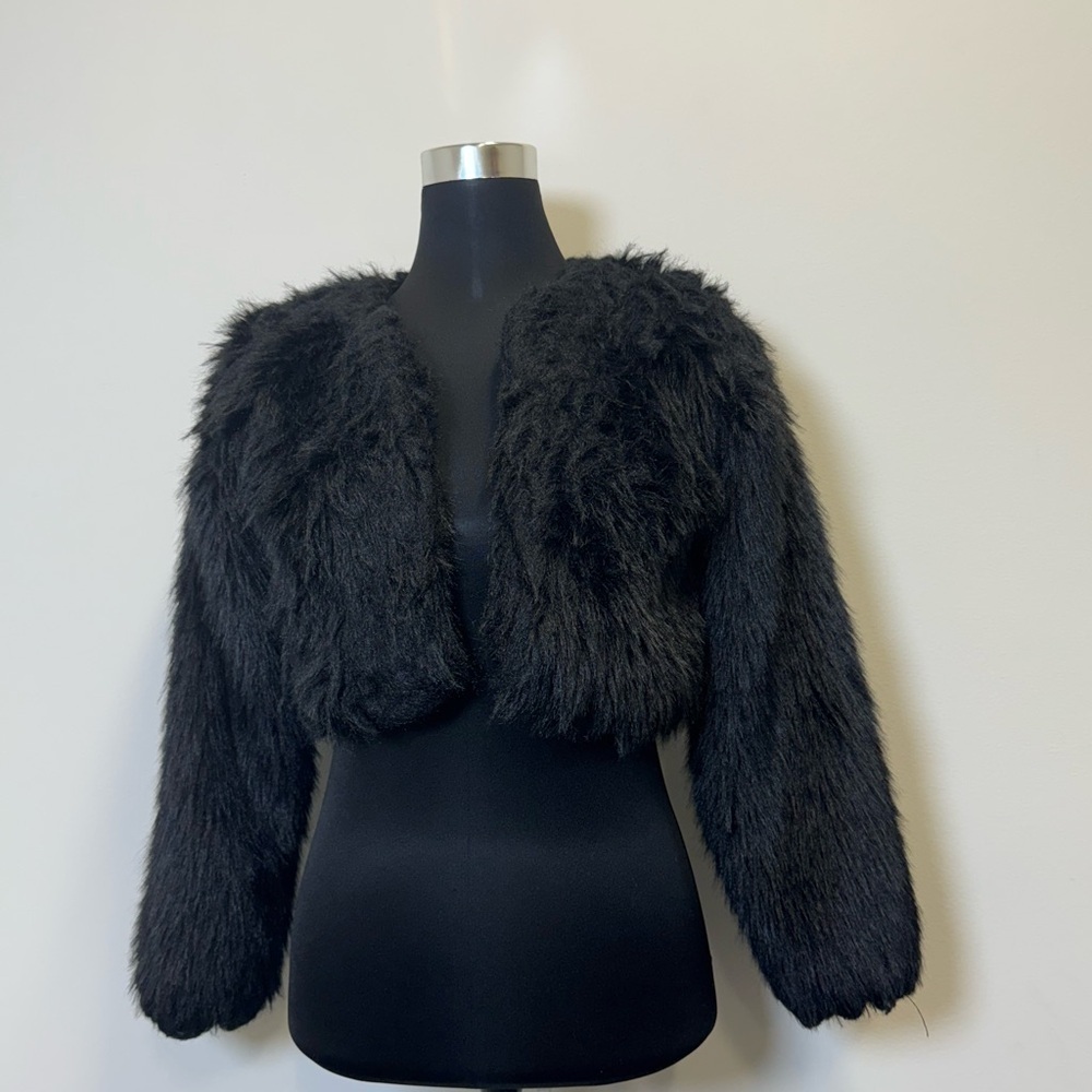 Art Class Black Faux Fur Cropped Jacket – Size L (10/12)